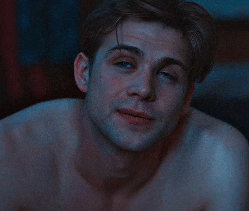 Leo Woodall As Dexter Mayhew One Day (2024), S01E01
