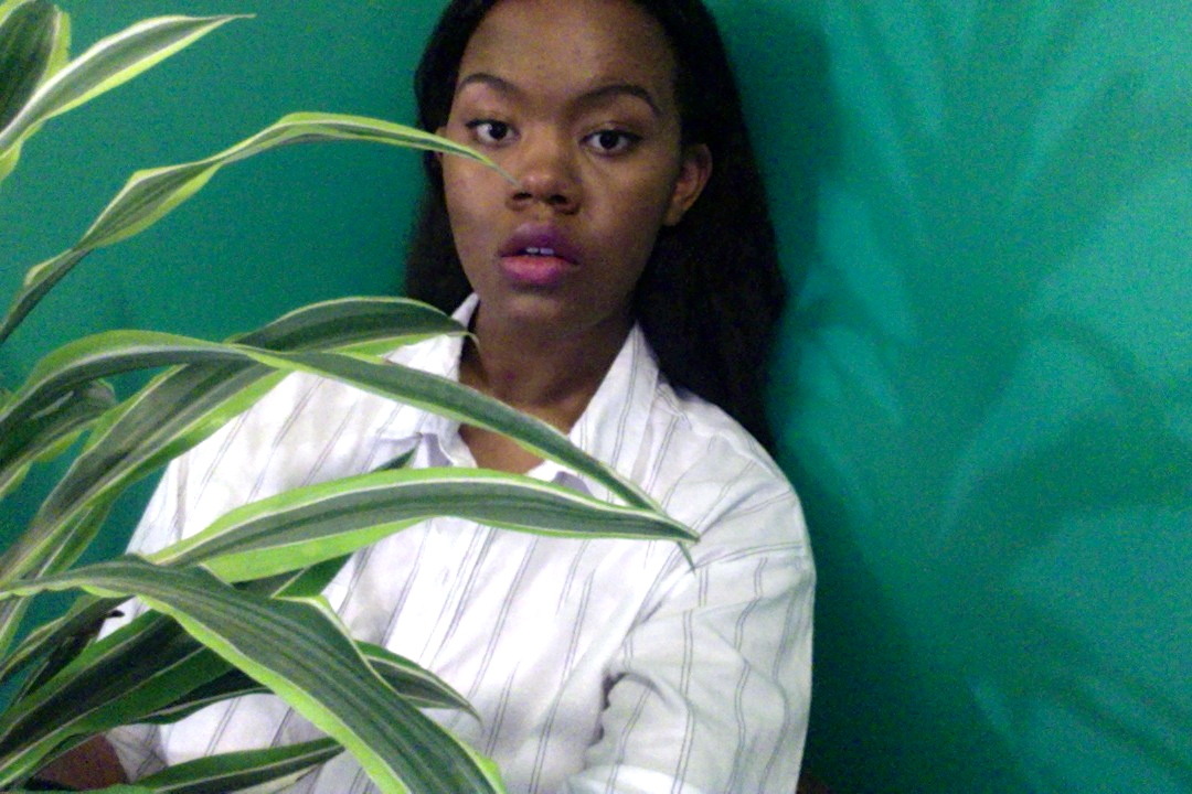 mangoestho:  🌿[“NO LIE “DRAKE FT. TWO CHAINZ BLARES IN THE BACKGROUND]🌿