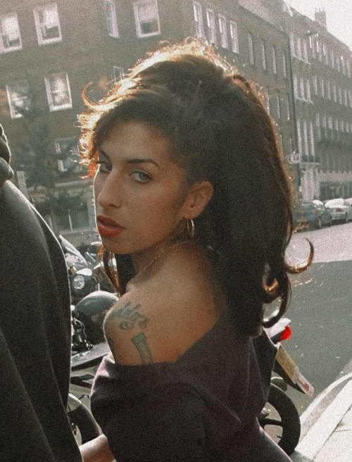 expressing-blackness:  amyjdewinehouse: 