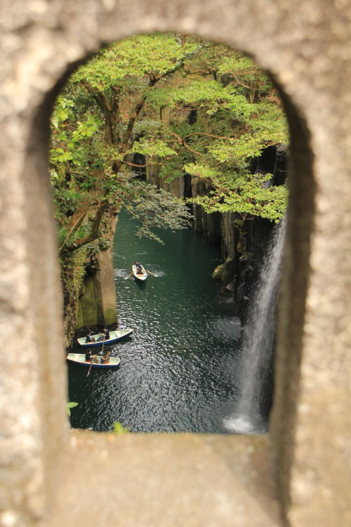 Takachiho Gorge in Miyazaki Prefecture, Japan. Image via Pinterest