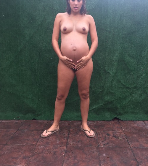 stonerpreggolover:  MMM…this hot pregnant Latina! 