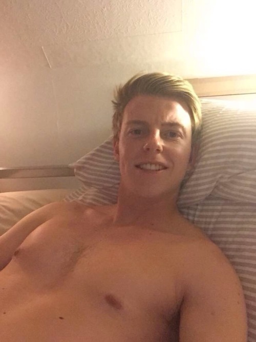 Porn straight-baits:  UK Boy (Anna) photos