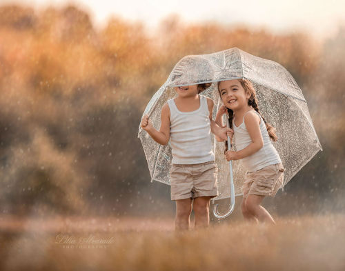 sortra:  A Proud Mom Photographs Her Brave Twin Daughters That Survived a Tough Battle  View Full Po