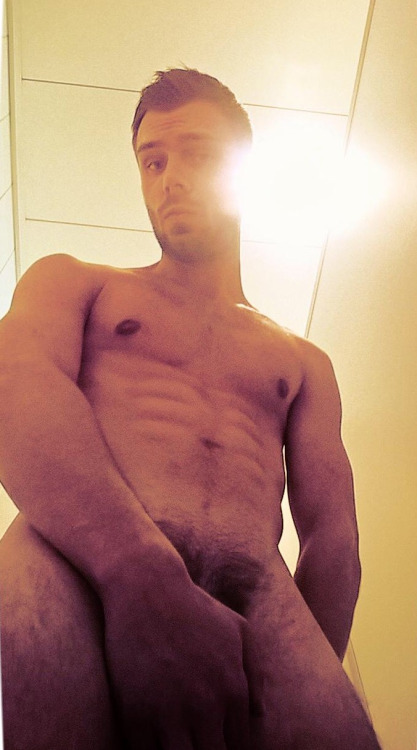 hungdownunder:  For more hot guys, follow me at: http://hungdownunder.tumblr.com/ 