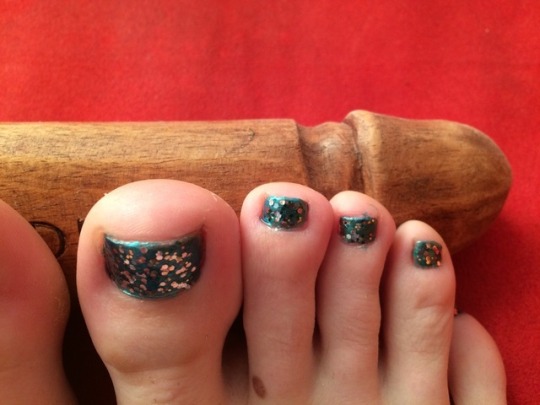 feetgirly94:  My toes need cocks   Say when ✊🏻💦