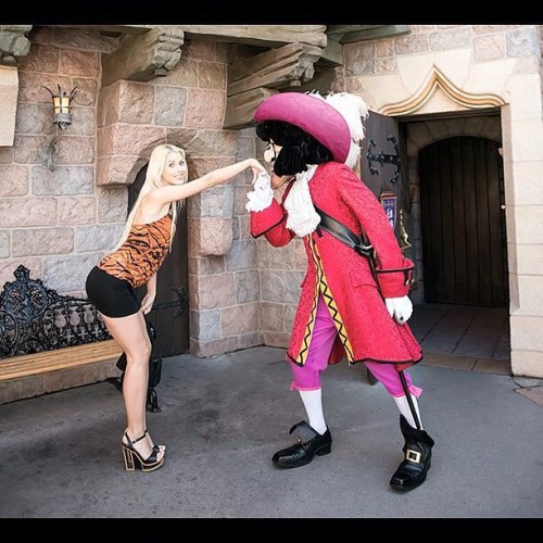 lynnanilsson:  That time Captain Hook met Lynna the model. (we got a lot of dirty looks that day at Disneyland)..😂 .. #nikonshoots #disneycharacters #captainhook #disney #disneyland #magickingdom #waltdisney #peterpan #neverland #lynna #fantasyland.
