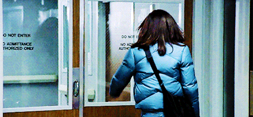 rorygilmore:He was supposed to come back the minute he knew something but he hasn’t been back 
