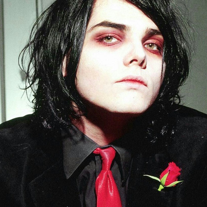 gerard way eyes too far