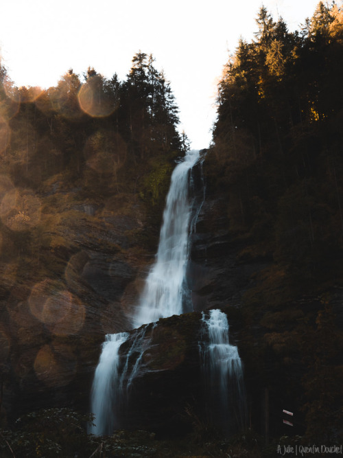 Cascade du Rouget en automne.(Haute-Savoie - Octobre 2021).A Julie…© Quentin Douchet.