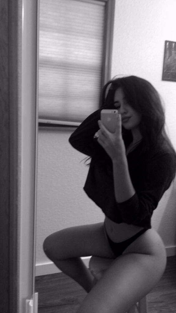 fashionistasrus:  @vixenjade