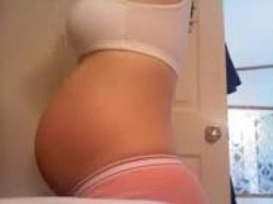 sexybellygirls:  Omegle girls sent me pics