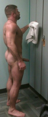 jockbros:  Nice locker room hard on