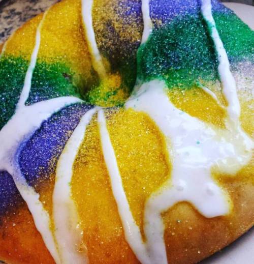 nolafoodporn: In another special (Mardi Gras) edition we’re featuring a Bouille King Cake from @bywa