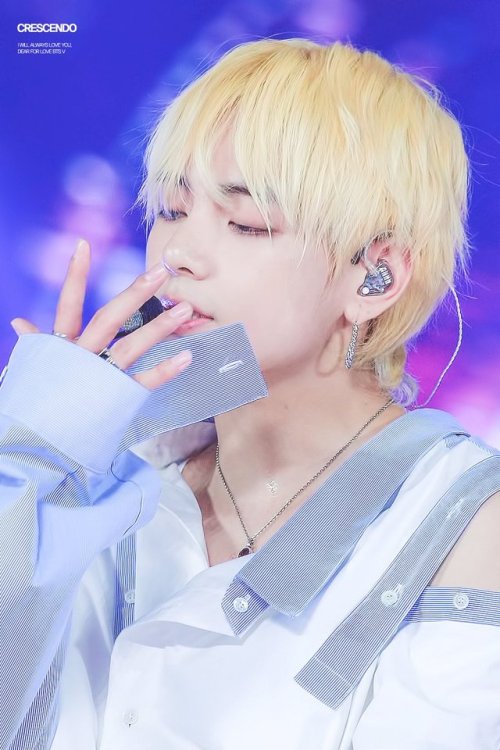 allforbts:  © Crescendo | Do not edit. (1, 2)
