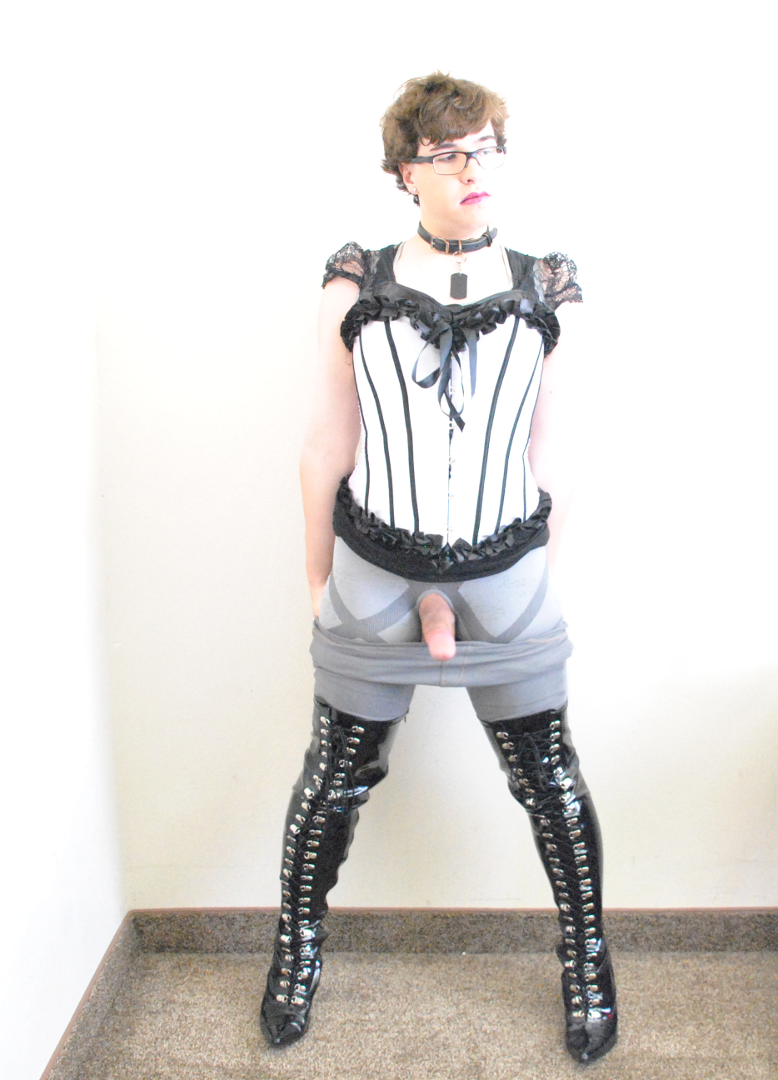 kittafterdark:  Tight CorsetFelt like doing something provocative &lt;3 