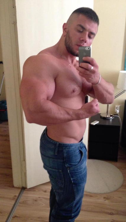 manlypics:  Leo Bartenev