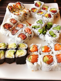 heroine-kisses:  I WANT SUSHI SO BADLY