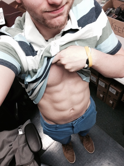 wildbait:  slow day at work Posted by a Reddit user at http://bit.ly/1EmjoIM Get Awesome Rewards for Trying Free Apps  everything in its place