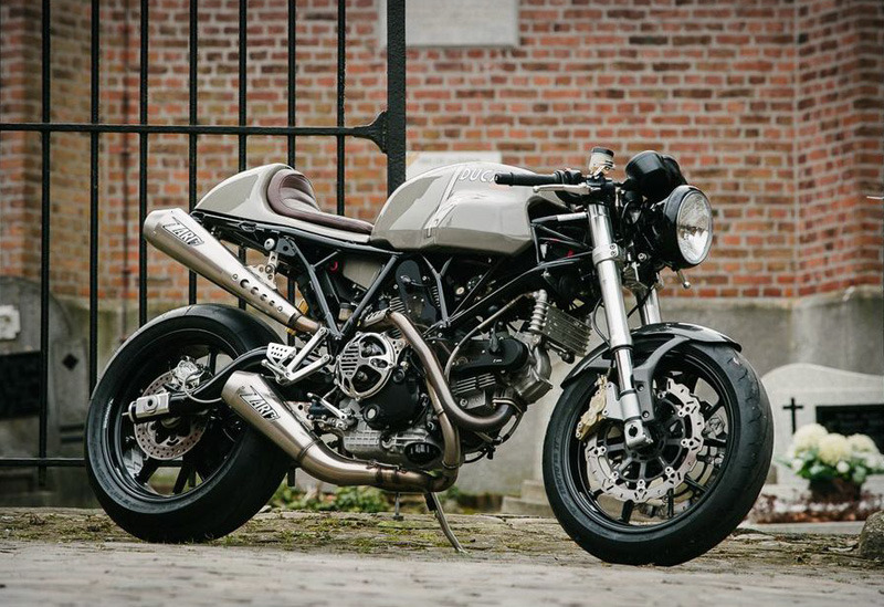 filmfashionfunfemme:  FLYING HERMANS’ DUCATI CAFE RACER  http://thebikeshed.cc/2013/03/18/andys-sc1000/