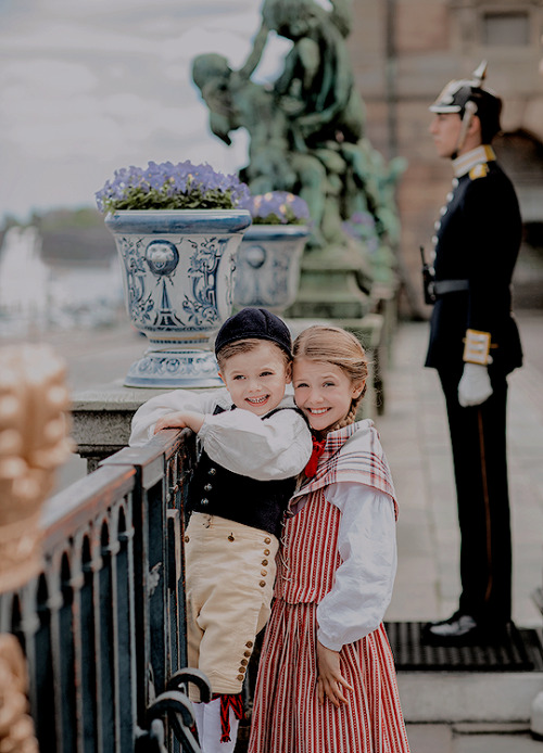 The Swedish Royal Court has released three new pictures of The Crown Princess Family ahead of Sweden