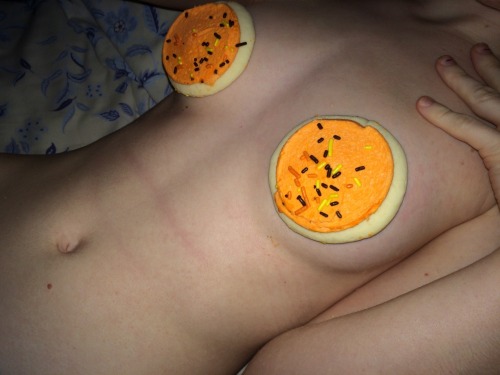 inteligasm:  snowfox-succubus:  Anyone want a cookie?  Yes!