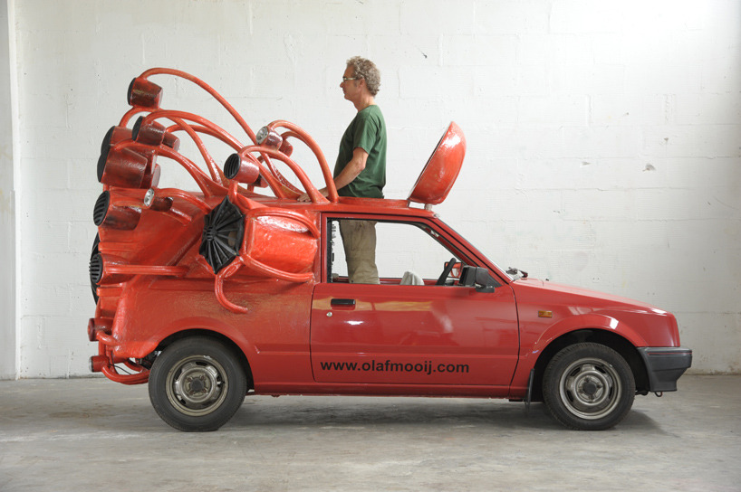 unicorn-meat-is-too-mainstream:   olaf mooij drives the DJ mobile 2-0 for on-the-go