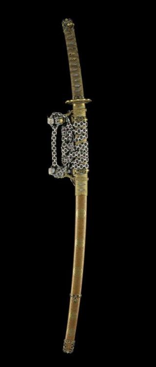 Court sword and scabbard, with curved blade of steel, scabbard of wood encrusted in gold with the To