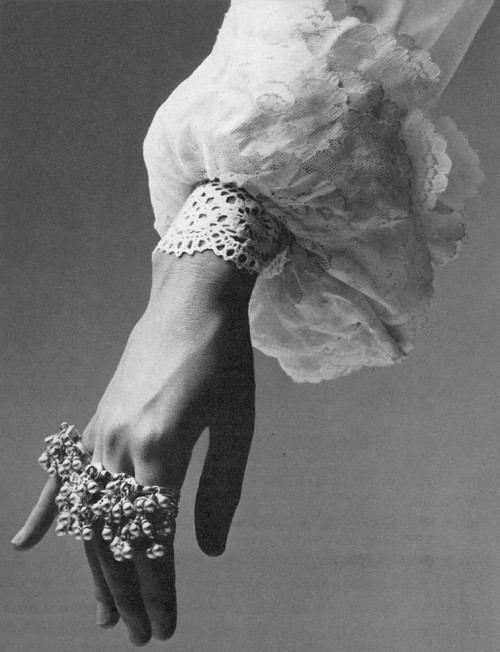 deshistoiresdemode:Photo by Richard Avedon _ Vogue UK, June 1968.