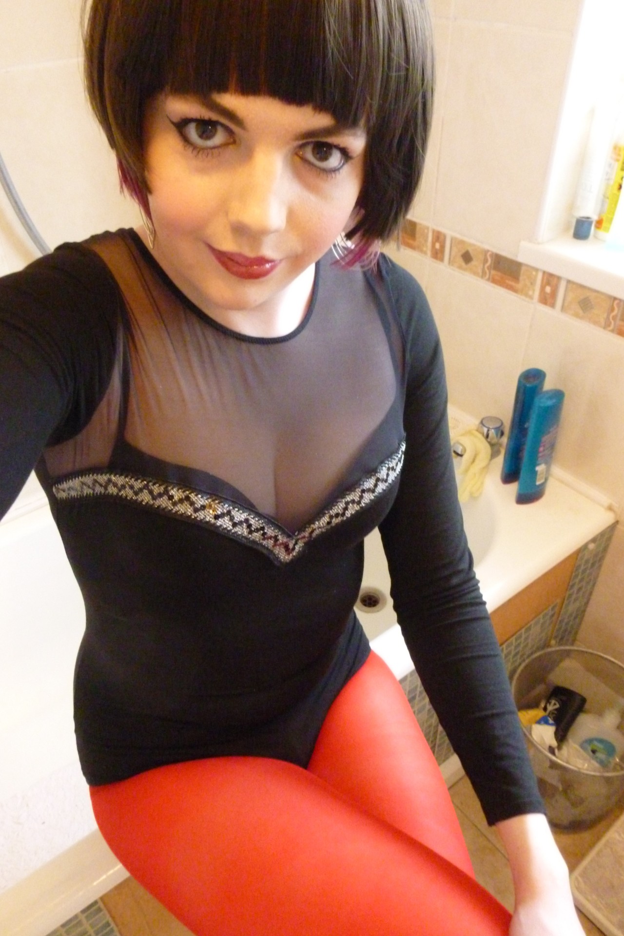 lucy-cd:  PicturesBodysuit looks great with the short wig, so cute &lt;3
