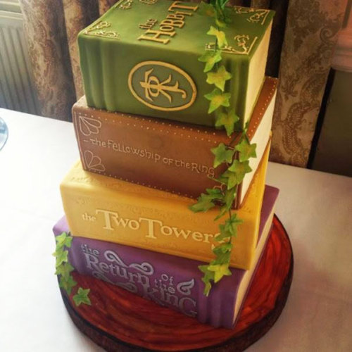 quoting-shakespeare-to-ducks: boredpanda: Creative Cakes That Are Too Cool To Eat really pretty, but