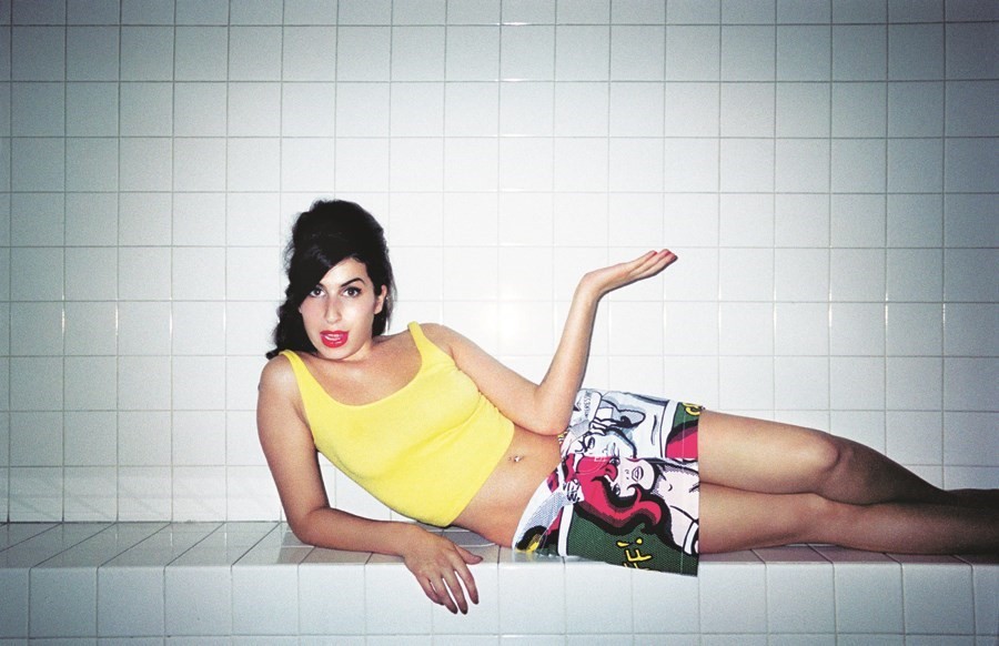 raunchily:  19-year-old Amy Winehouse photographed by Charles Moriarty for her album