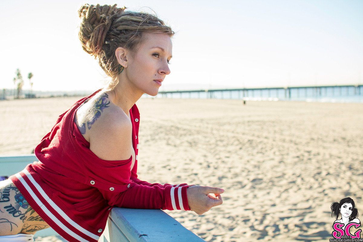  Chrissie Watkins DATE: Aug 22, 2013   PHOTOGRAPHER: Milloux DAMSEL SAYS:  “you’re