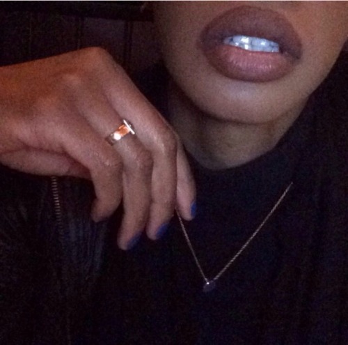 kings-be-like:  shezabomb:  shezabomb ✨   K