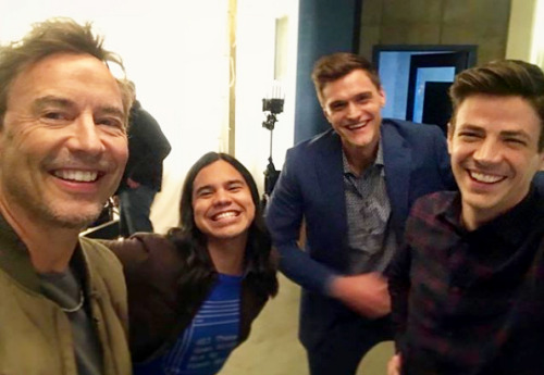 hartleysawyer: Love these Loons. #theflash ## @cavanaghtom Lots ‘o La