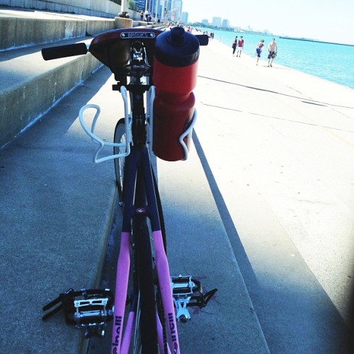 chicagobikelife: Got tried of stopping for water so I put this cool rack on my joint feelme. #bikeli