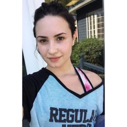 Dlovato-News: Ddlovato: Showing Off My #Devonnebydemi Fresh Face This #Nomakeupmonday!!