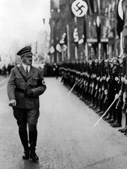 adolfi:  Hitler walking past a guard of honour