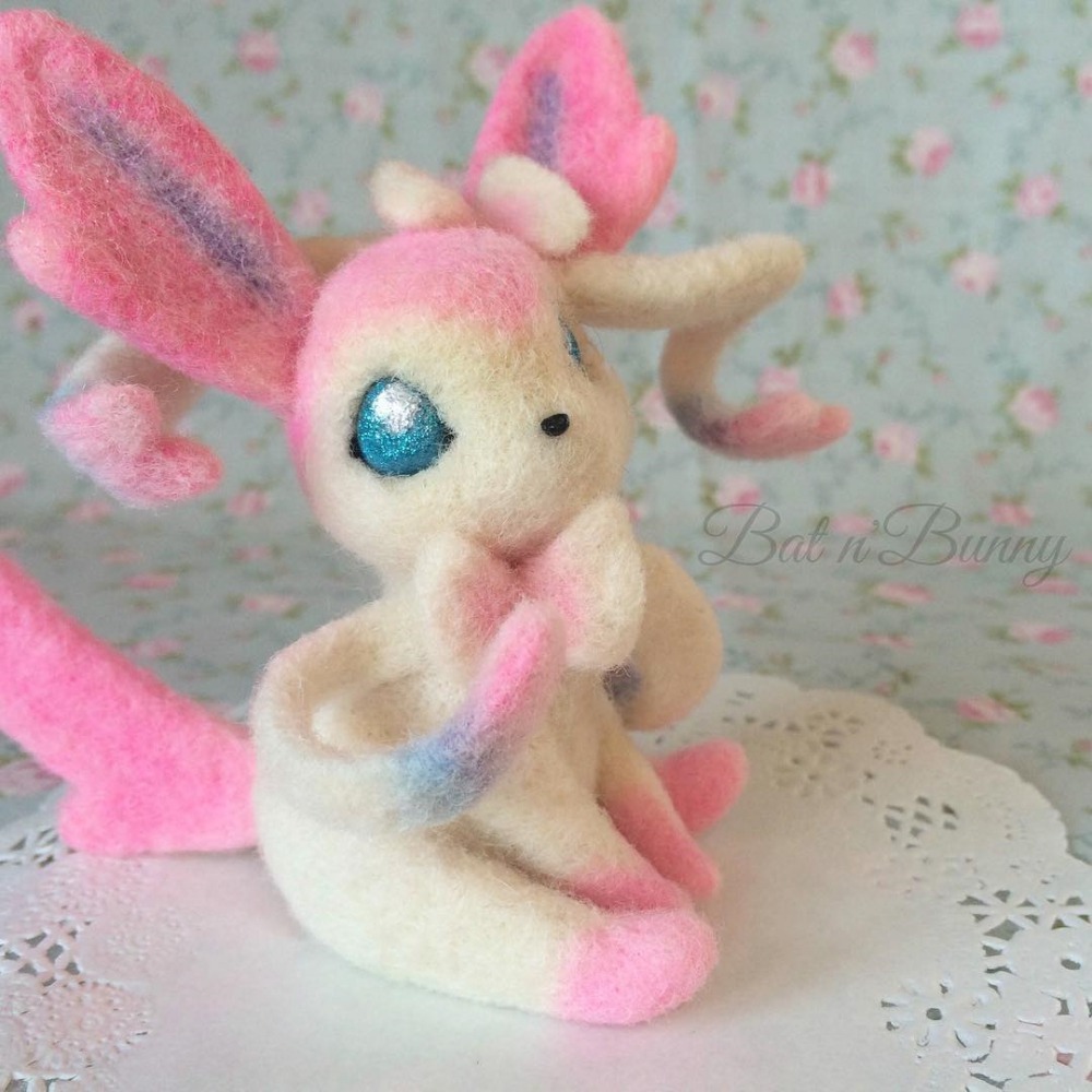 sosuperawesome:  Needle Felting by Bat n Bunny, on InstagramFollow So Super Awesome