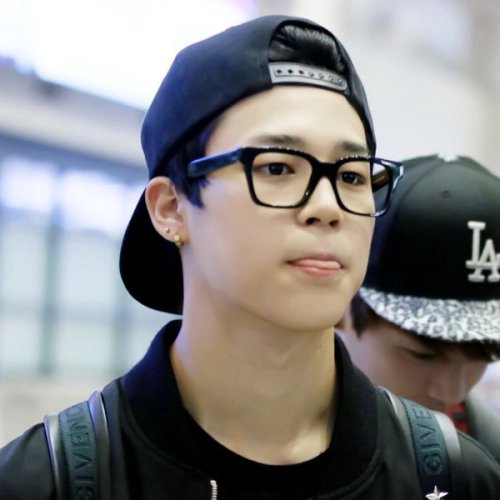 aceyng:Things to love about Jimin: triple kill (snapback, glasses and forehead)