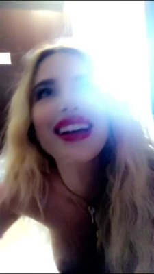 irishrover85:  Bella Thorne nip slip