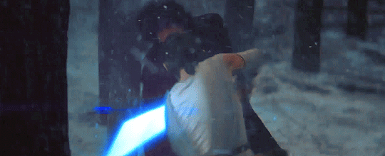 vivelareysistance:  rey wrecking kylo’s shit 
