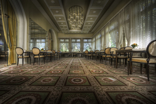 bubbazden:  penhughes:  celtic-clay:  odditiesoflife:  The Real Abandoned Overlook Hotel Unlike the fictional Overlook Hotel in Stanley Kubrick’s The Shining, this hotel is really named the Overlook. The abandoned hotel is located in the small, wine