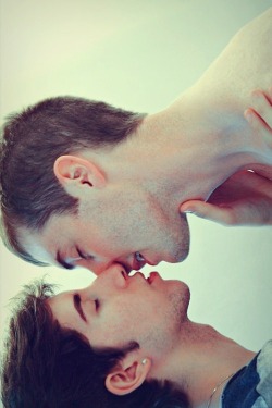 youraveragegaytwink:  Gay people are perfect!