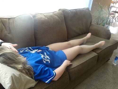 in2phkc: My wife wearing her Royals jersey