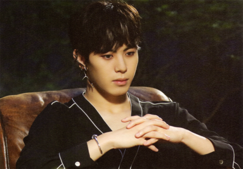 [SCAN] Vixx ‘Ker Special Package’ Commentary Book - Hongbin (x)(x)(x)