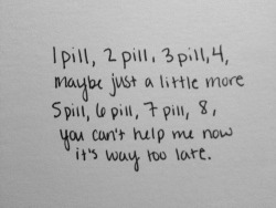 Grungenelliess:  Lovely Pills On We Heart It.