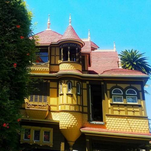 Door to nowhere #winchestermysteryhouse #sanjose #california #hauntedmansion #travelpic #travelblogg