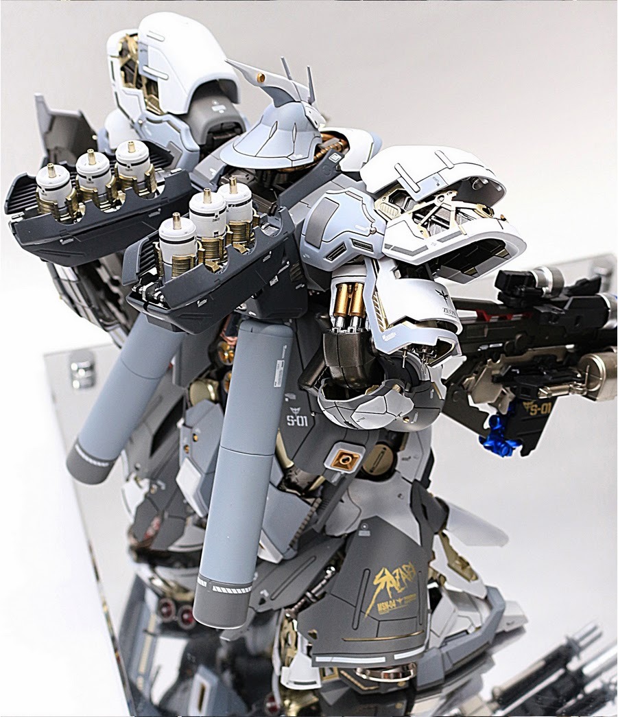 vinh-tee:  So coooool. http://gundamguy.blogspot.tw/2014/05/mg-1100-msn-04-snow-sazabi-custom-build.html?m=1