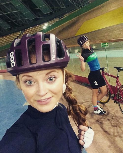 principessaonthebike: #velodrome with lil sis #fixiegirl @babeonthebike #girlsonly ・・・   #principess