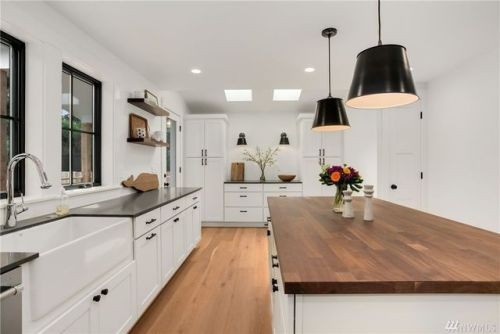 trashmitzvah:  househunting:   遥,000/4 br/2350 sq ft   Seattle, WA   built in 1912  i literally saw the first picture and thought this has 900k West Seattle energy and I was RIGHT